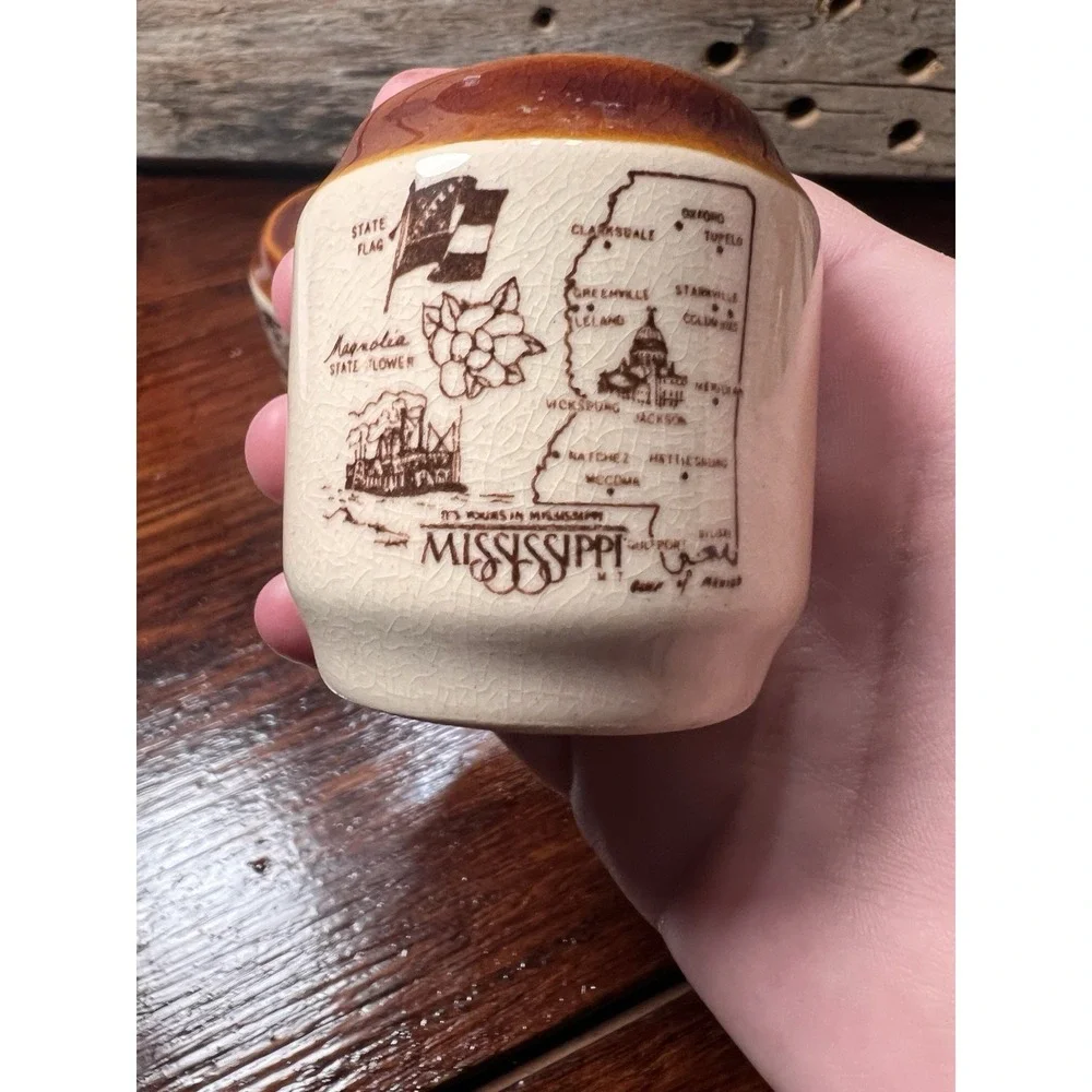Mississippi Ceramic tan brown Salt And Pepper Shakers state map cylinder Vintage